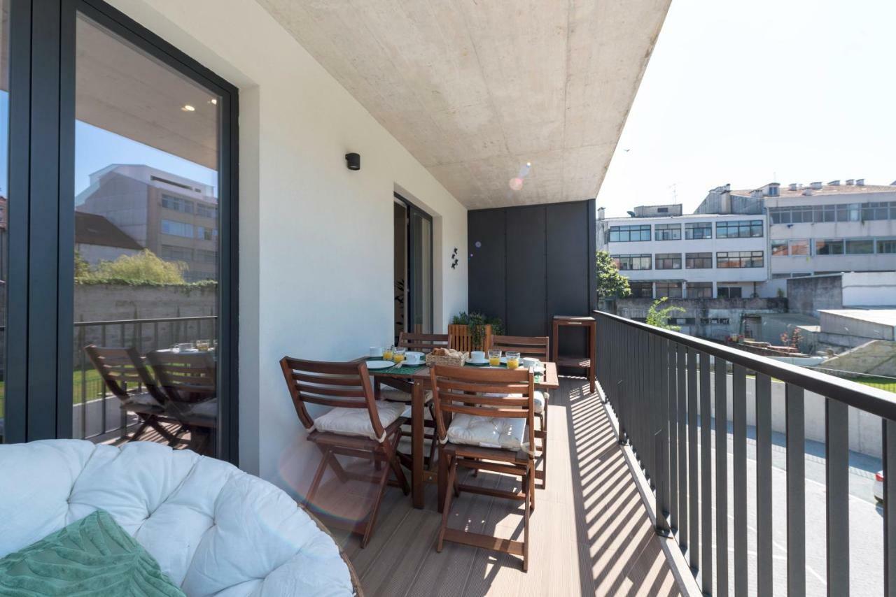 Lovelystay - Downtown Balcony Apartment With Free Parking Porto Exterior photo