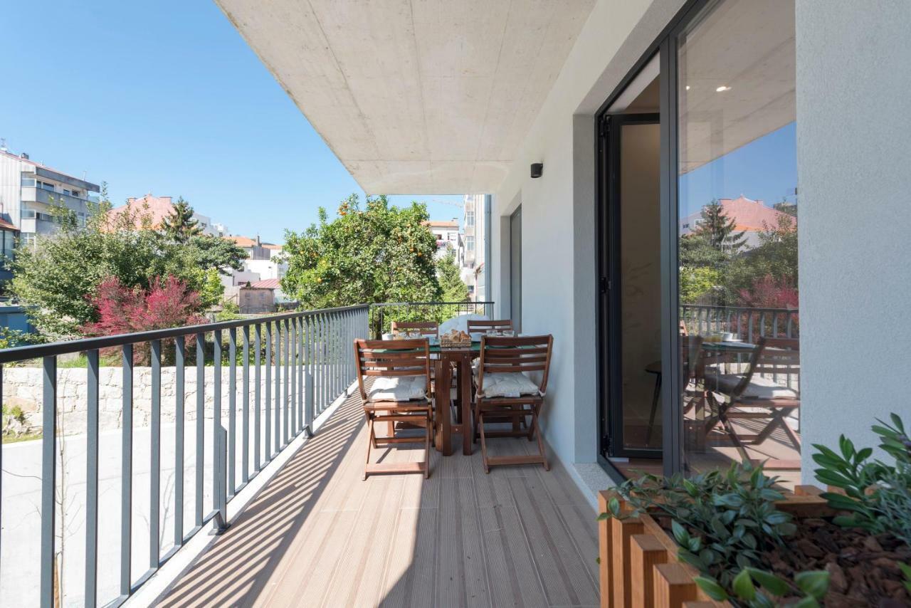 Lovelystay - Downtown Balcony Apartment With Free Parking Porto Exterior photo